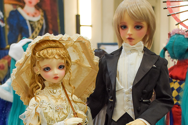Dolls and Customers